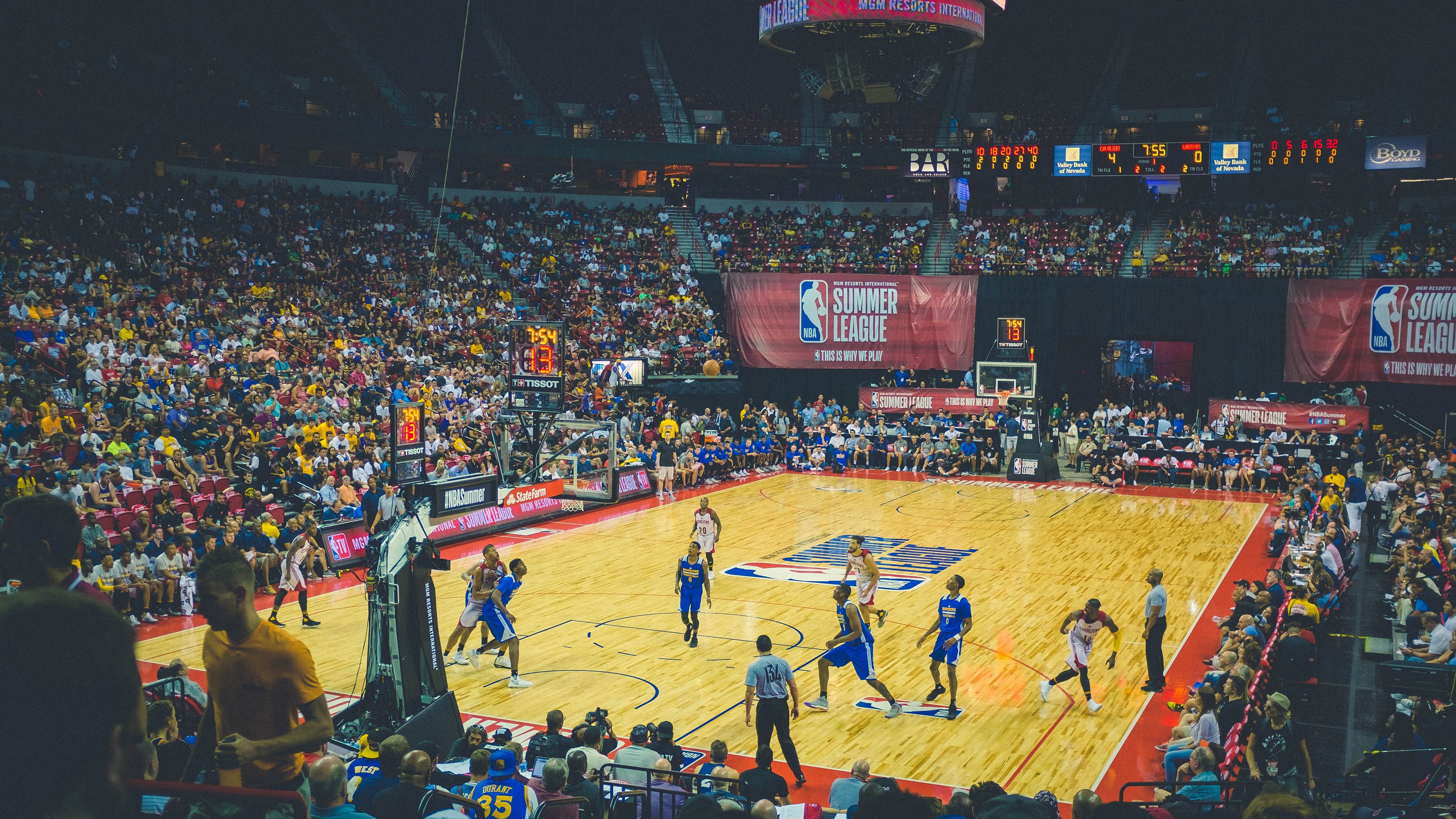 冠军球队球员家庭开放日温馨感人，增强球队凝聚力